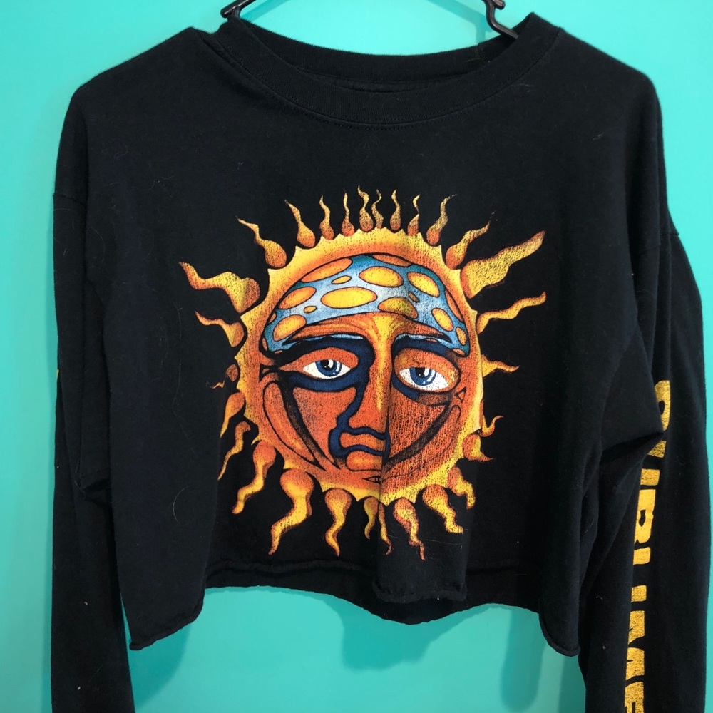 trendy cropped Sublime tee!
